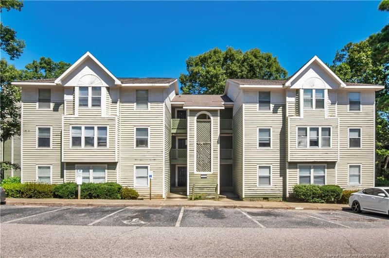 6800 Willowbrook Dr #6, Fayetteville, NC 28314