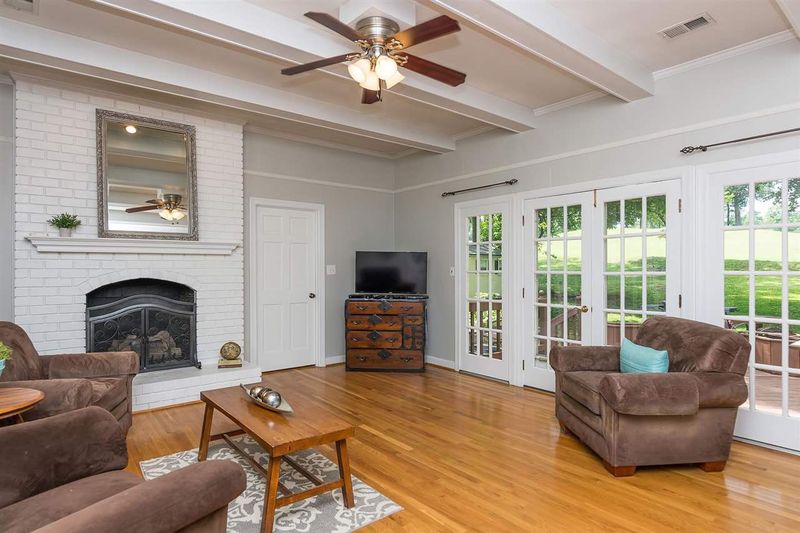 6801 Foxfire Pl, Raleigh, NC 27615