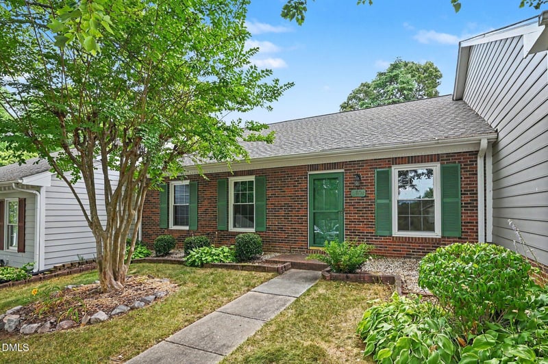 6802 Fairpoint Ct, Raleigh, NC 27613