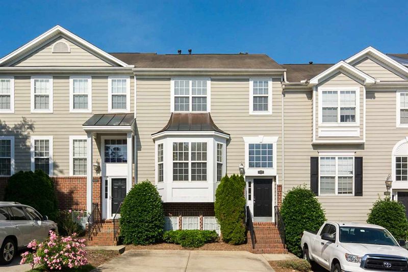 6803 Middleboro Dr, Raleigh, NC 27612