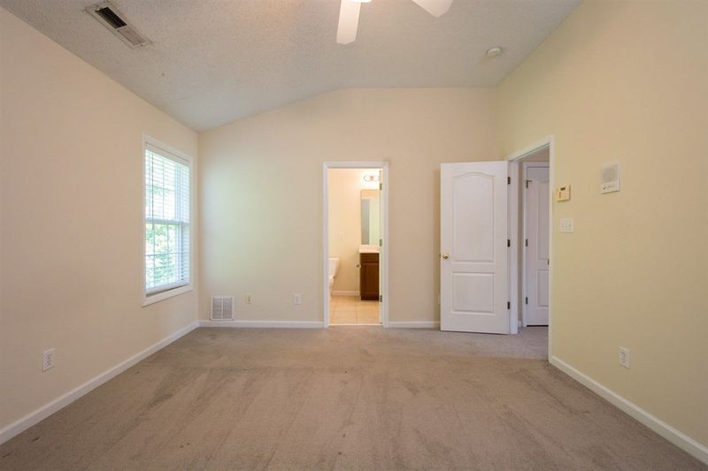 6803 Middleboro Dr, Raleigh, NC 27612