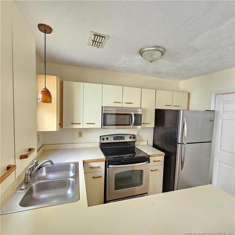 6804 Willowbrook Dr #6, Fayetteville, NC 28314