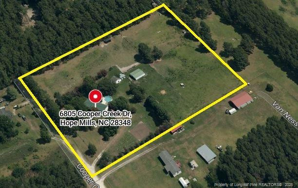 6805 Cooper Creek Dr, Hope Mills, NC 28348