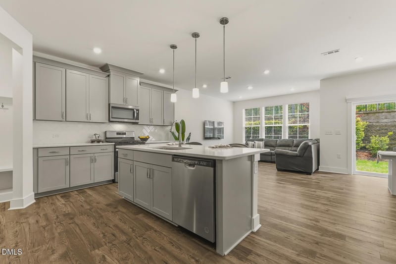 6805 Doddridge Ln, Cary, NC 27519