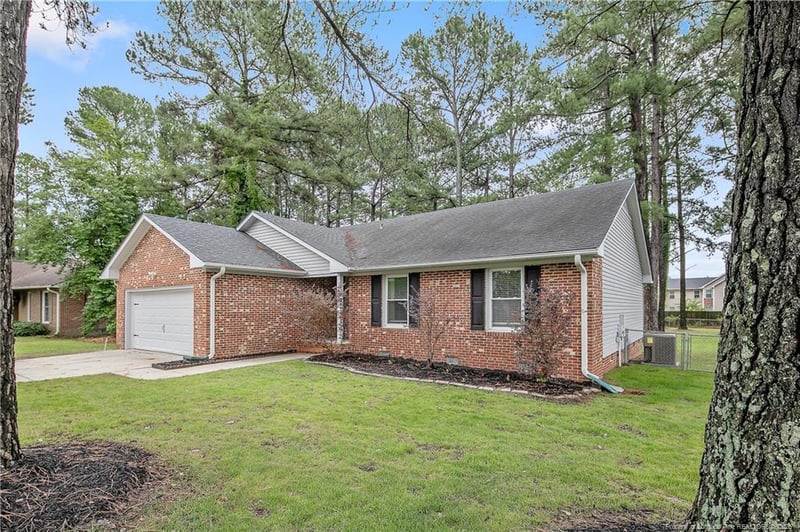 6805 Woodmark Dr, Fayetteville, NC 28314