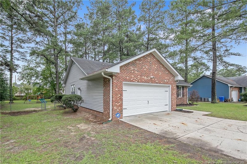 6805 Woodmark Dr, Fayetteville, NC 28314