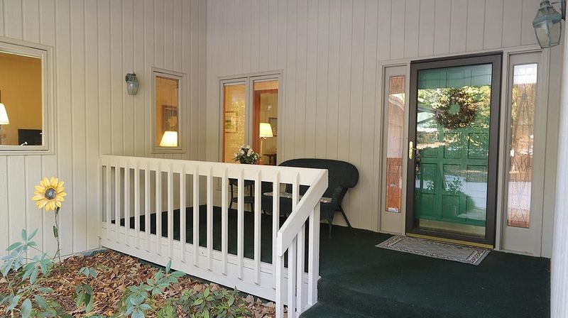 6807 Falconbridge Rd, Chapel Hill, NC 27517