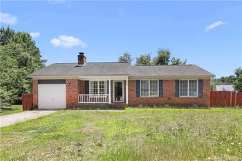 6808 Leeds Ct, Fayetteville, NC 28304