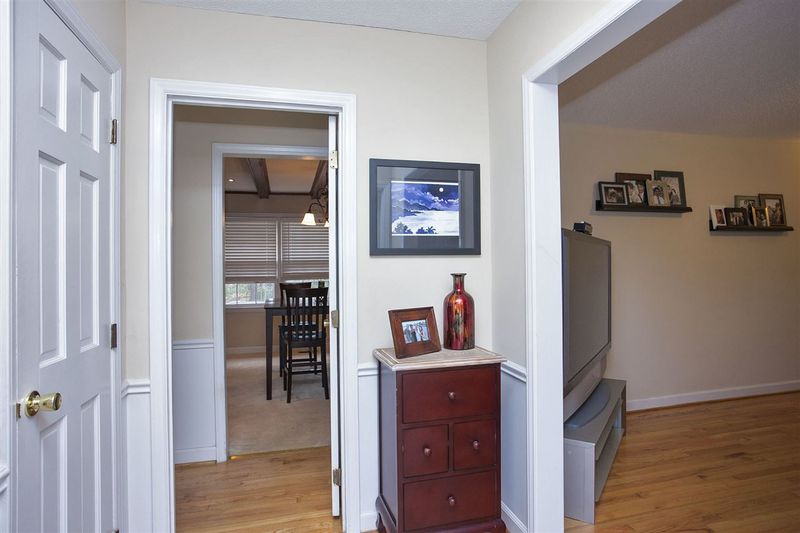 6809 Franklin Heights Rd, Cary, NC 27518