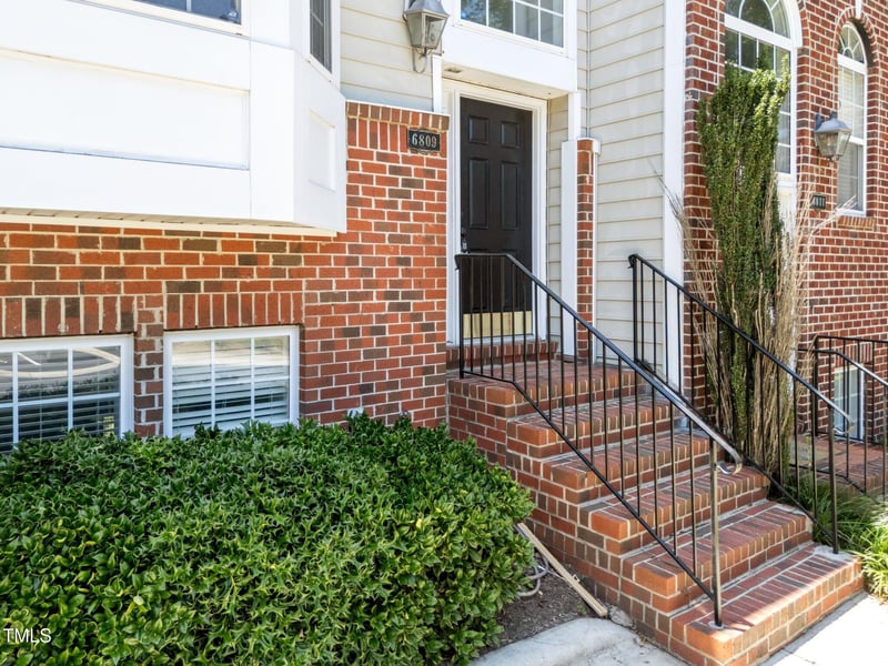 6809 Middleboro Dr, Raleigh, NC 27612