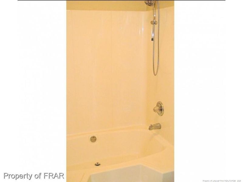 6809 Willowbrook Dr, Fayetteville, NC 28314