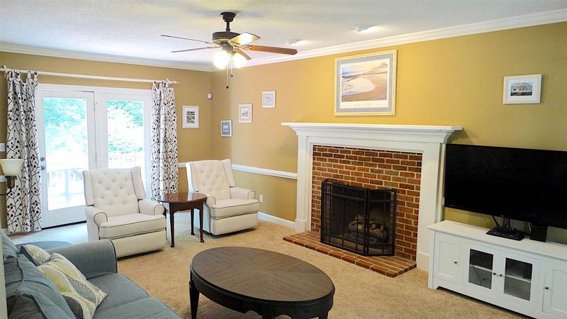 6812 Chasewick Cir, Raleigh, NC 27615