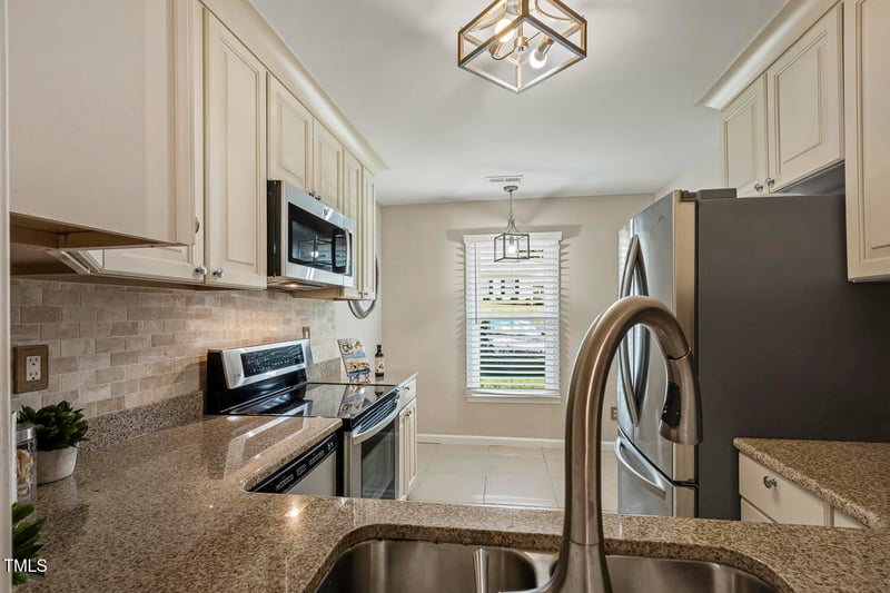 6814 Fairpoint Ct, Raleigh, NC 27613