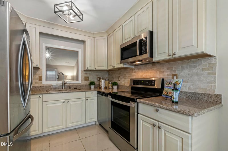 6814 Fairpoint Ct, Raleigh, NC 27613