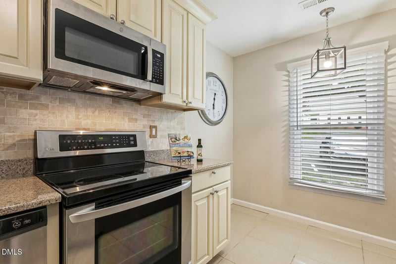 6814 Fairpoint Ct, Raleigh, NC 27613