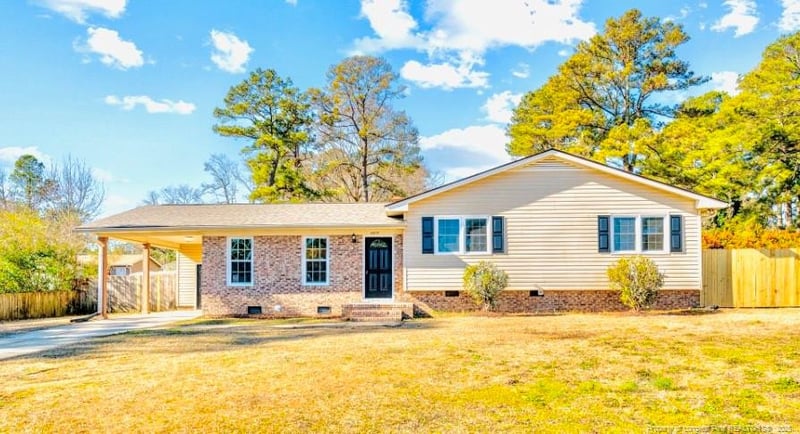 6815 Radial Dr, Fayetteville, NC 28311