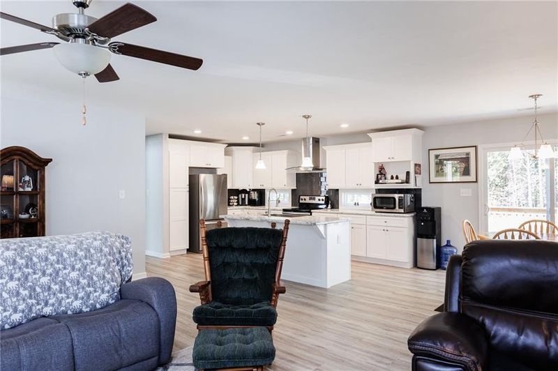 6818 Flyway Rn, Burlington, NC 27217