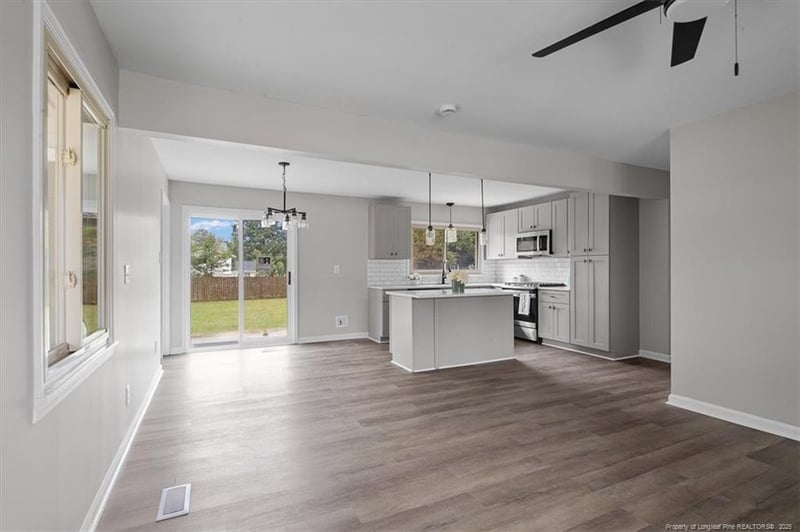 682 Montclair Rd, Fayetteville, NC 28314