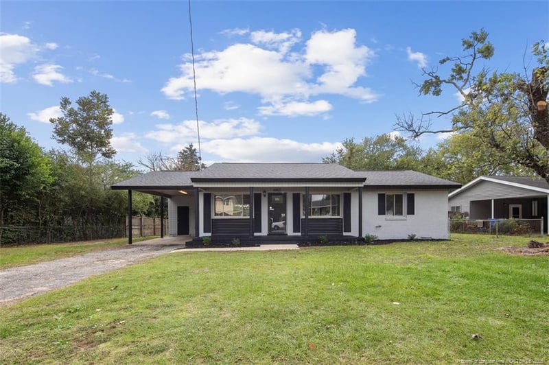 682 Montclair Rd, Fayetteville, NC 28314