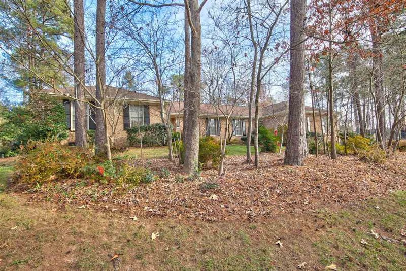 6821 Huntingridge Rd, Chapel Hill, NC 27517