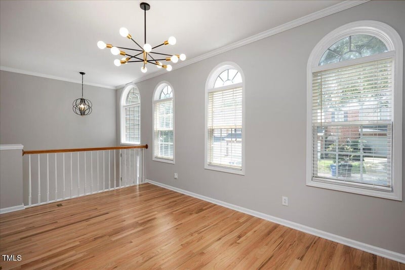 6821 Middleboro Dr, Raleigh, NC 27612