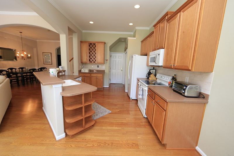 6822 Middleboro Dr, Raleigh, NC 27612