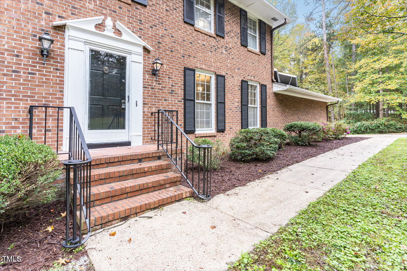 6824 Branton Dr, Cary, NC 27519