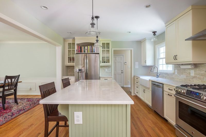 6824 Perkins Dr, Raleigh, NC 27612
