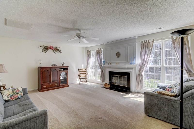 6827 Edwell Ct, Raleigh, NC 27617