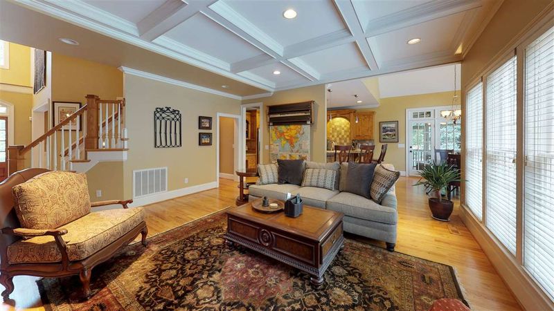 6836 Viceroy Dr, Raleigh, NC 27613