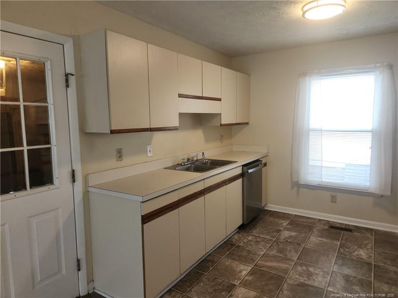 6837 Marlowe Dr, Fayetteville, NC 28314