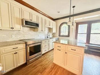 6844 Gloucester Rd, Raleigh, NC 27612