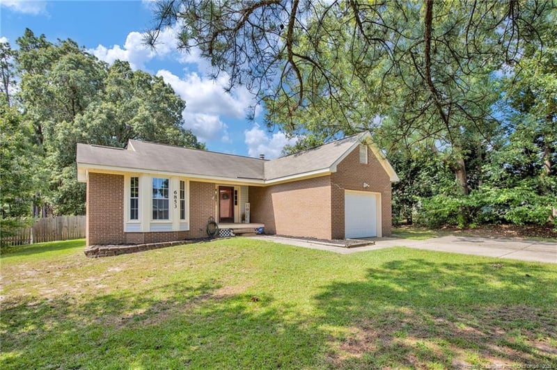 6853 Woodmark Dr, Fayetteville, NC 28314