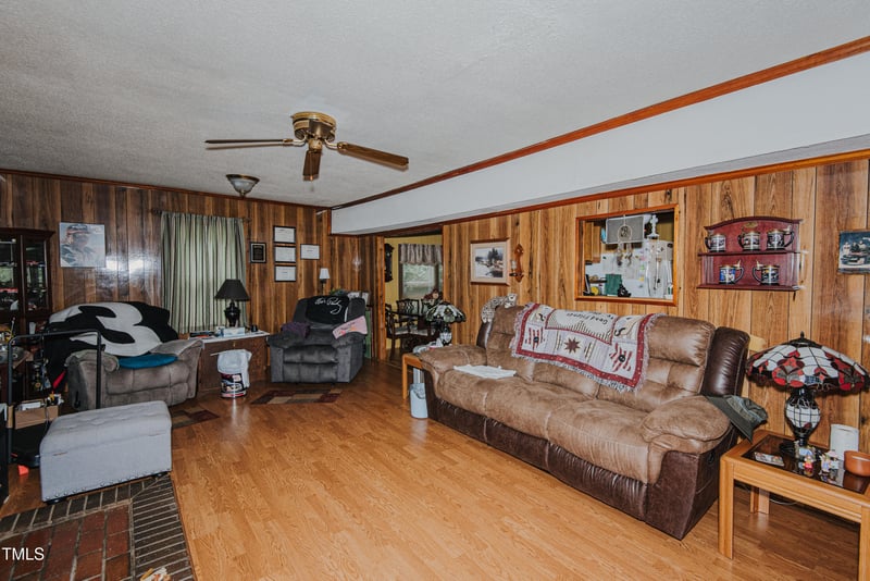 6869 87 , Graham, NC 27253
