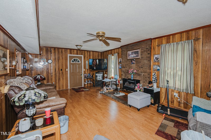 6869 87 , Graham, NC 27253