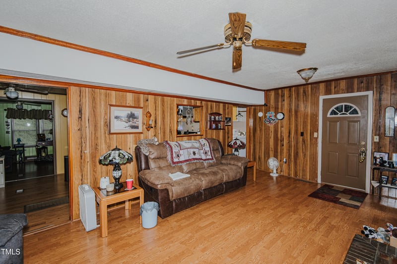 6869 87 , Graham, NC 27253