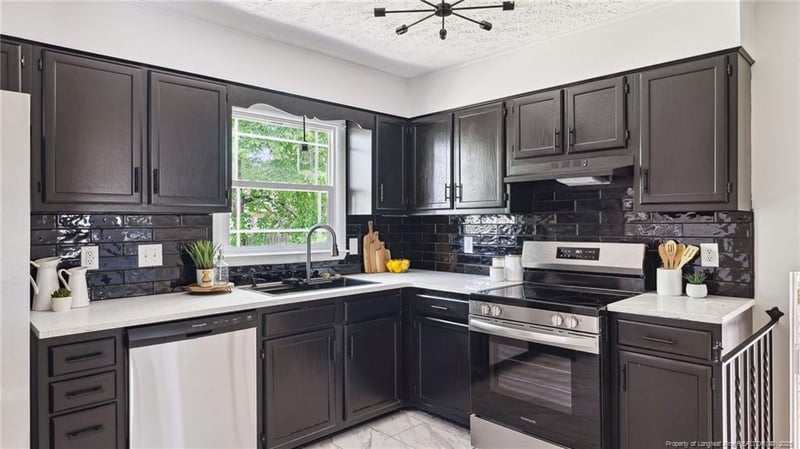6869 Brasswood Dr, Fayetteville, NC 28314