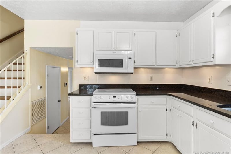 6870 Beaver Stone Dr, Fayetteville, NC 28314