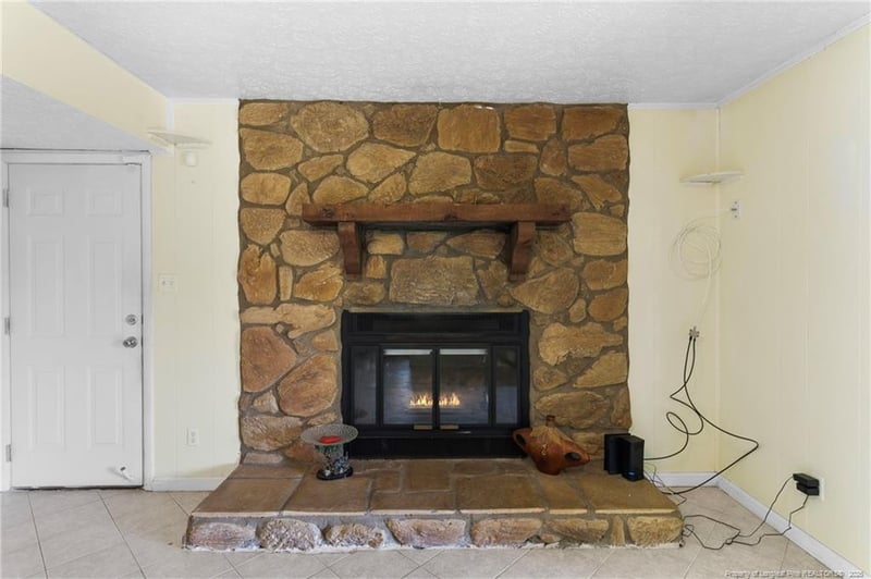 6870 Beaver Stone Dr, Fayetteville, NC 28314