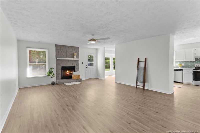 6870 Pin Oak Ln, Fayetteville, NC 28314