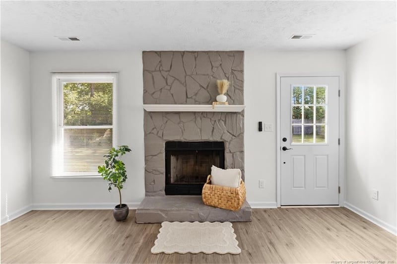 6870 Pin Oak Ln, Fayetteville, NC 28314