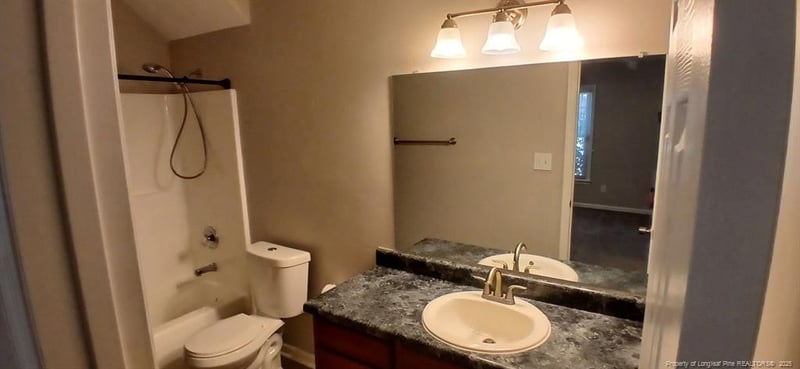 6870 Shawcross Ln, Fayetteville, NC 28314