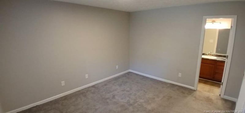 6870 Shawcross Ln, Fayetteville, NC 28314