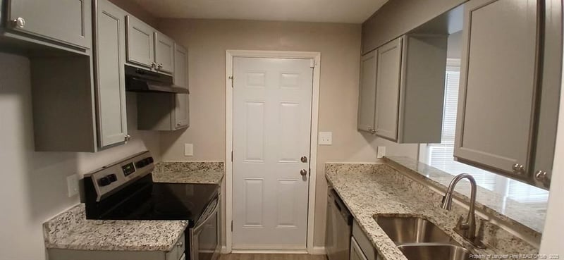 6870 Shawcross Ln, Fayetteville, NC 28314