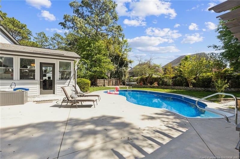 6875 Staff Rd, Fayetteville, NC 28306