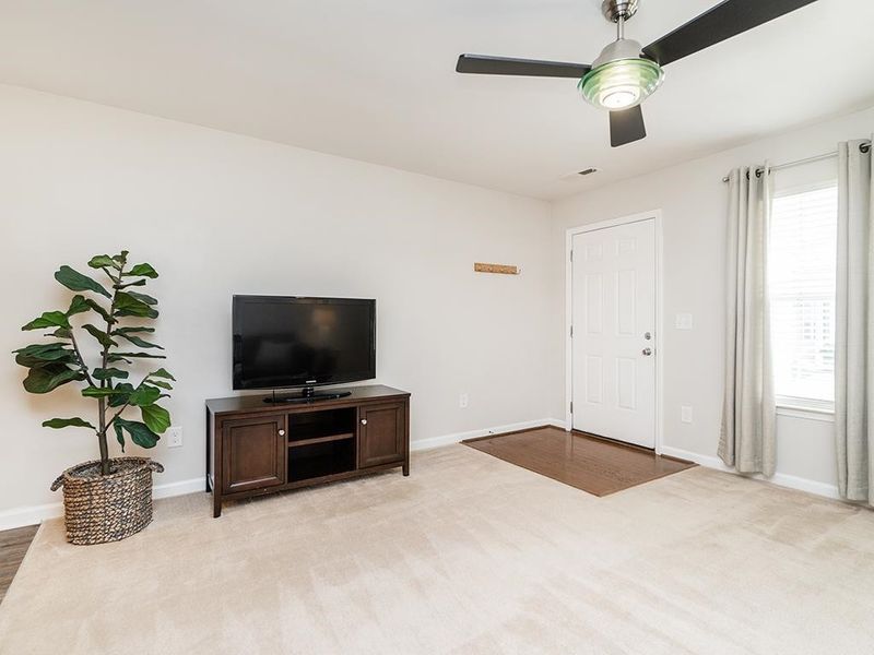 688 Cairn Cir, Burlington, NC 27217