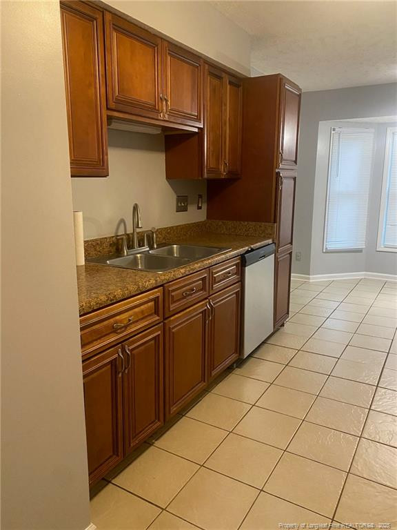 6887 Baystone Rd, Fayetteville, NC 28314
