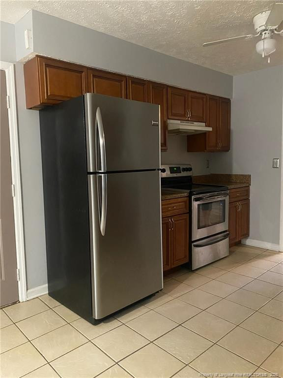 6887 Baystone Rd, Fayetteville, NC 28314