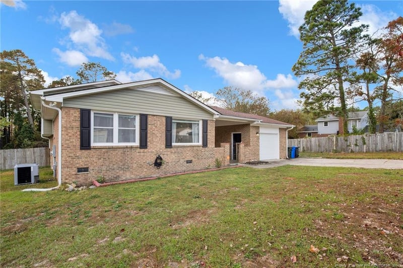 6893 Pin Oak Ln, Fayetteville, NC 28314
