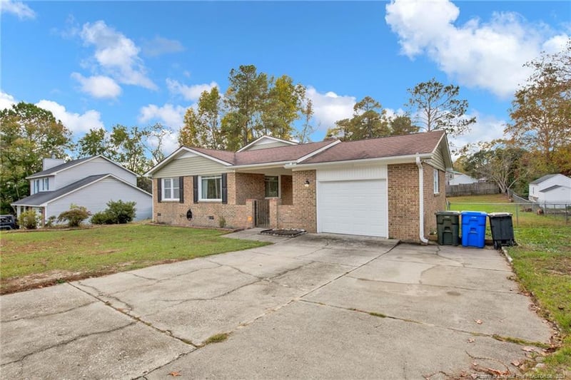 6893 Pin Oak Ln, Fayetteville, NC 28314